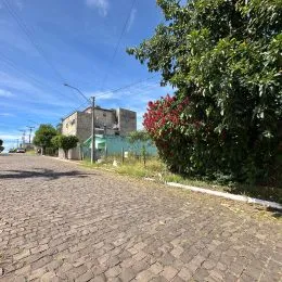 Vista de uma rua pavimentada em Lajeado, Brasil.