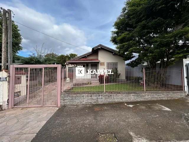 Vista externa de uma residência com cerca e jardim em Lajeado, Brasil.