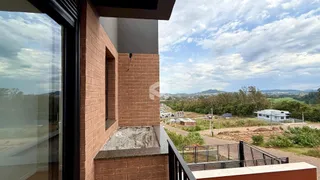 Vista da fachada de um imóvel em Lajeado, Brasil, mostrando a alvenaria de tijolos.