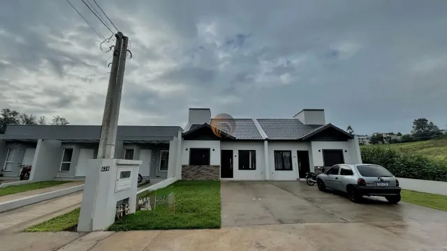 Casa geminada com 2 dormitórios