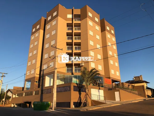 Fachada de um prédio residencial de múltiplos andares em Lajeado, Brasil.
