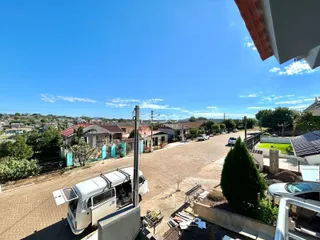 Vista externa de casas em uma rua residencial no Lajeado, Brasil.