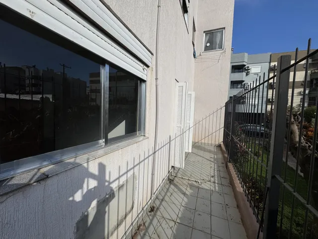 Vista da fachada de um prédio residencial em Lajeado, Brasil.