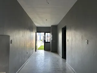 Corredor interno de uma residência em Lajeado, Brasil.