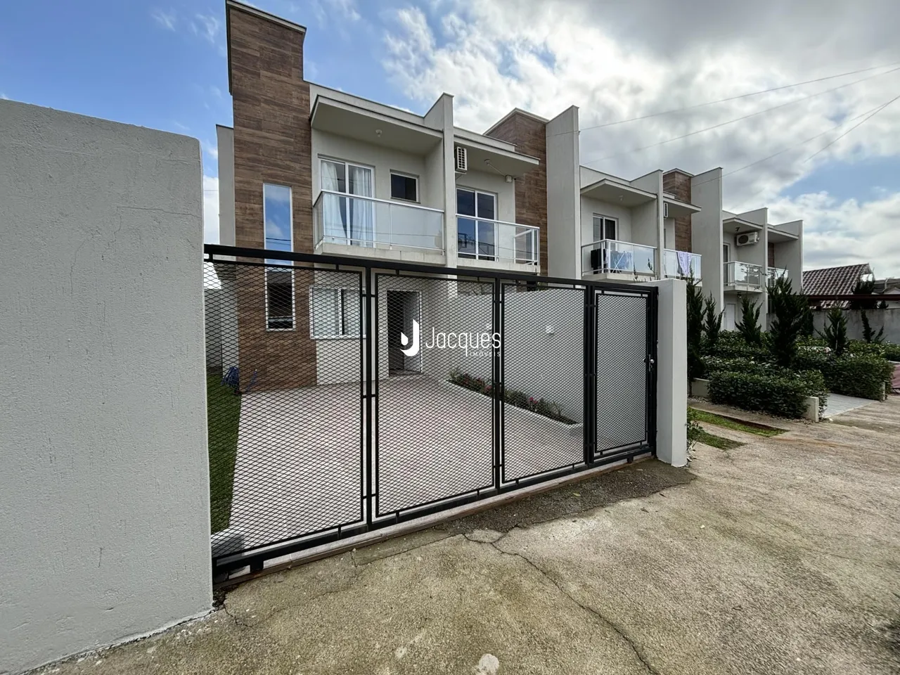 Fachada de um imóvel residencial em Lajeado, Brasil.
