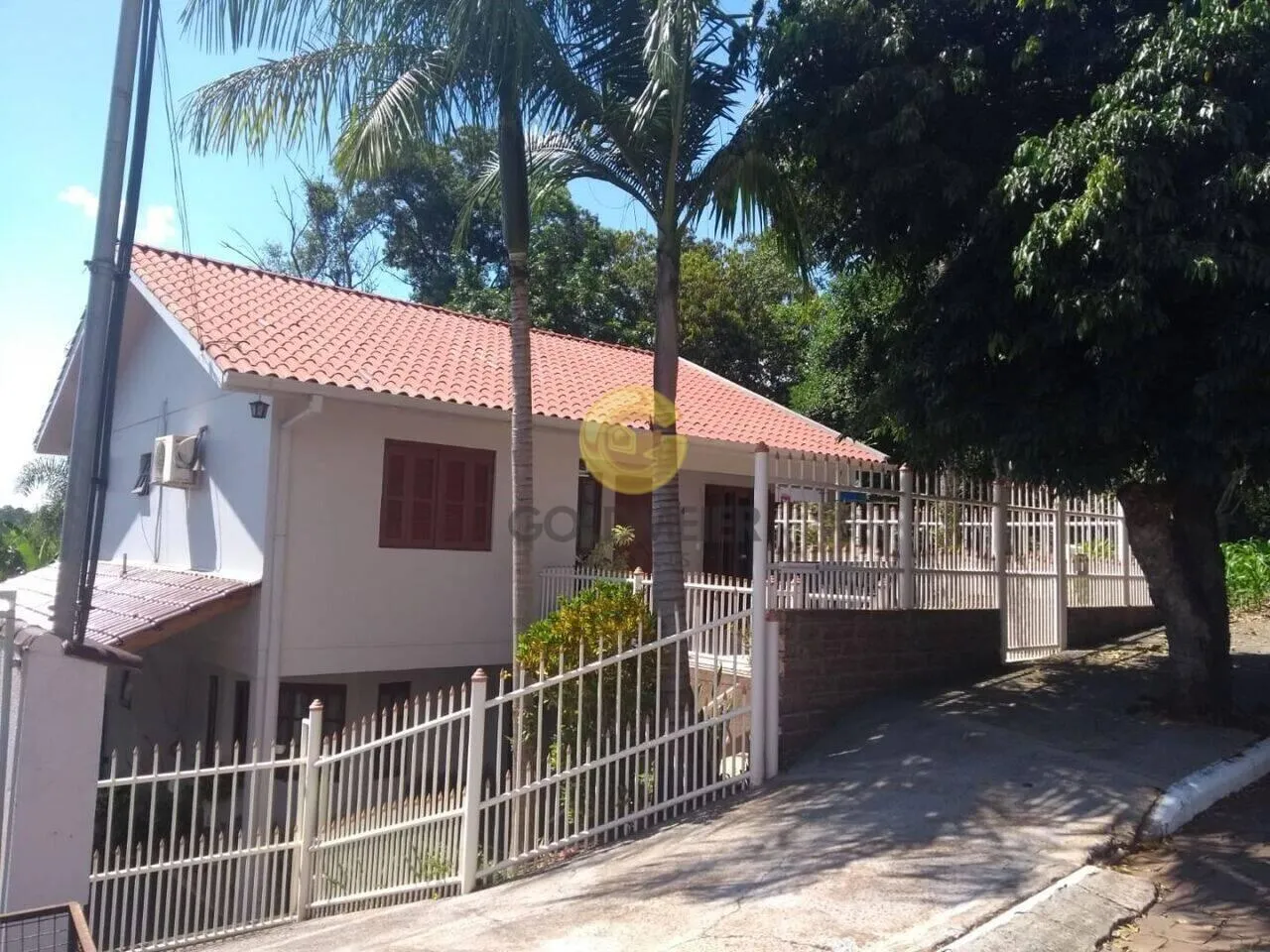 Casa com 5 dormitórios, foto 1