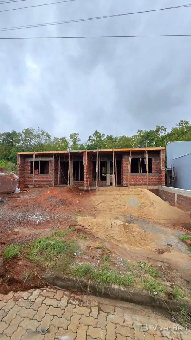 Casa geminada com 2 dormitórios
