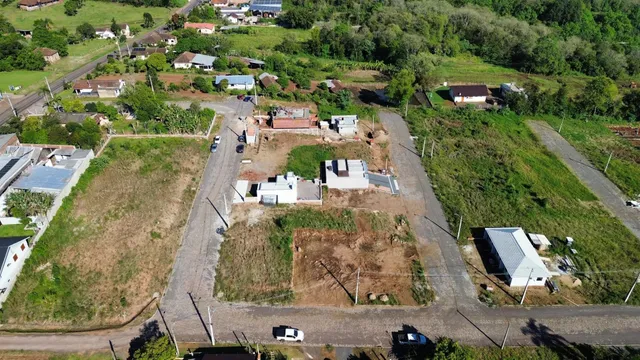 Vista aérea de um terreno em Lajeado, Brasil, mostrando a área externa da propriedade.