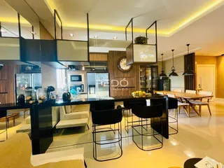 Ambiente moderno de sala de estar e cozinha em um imóvel no Brasil.