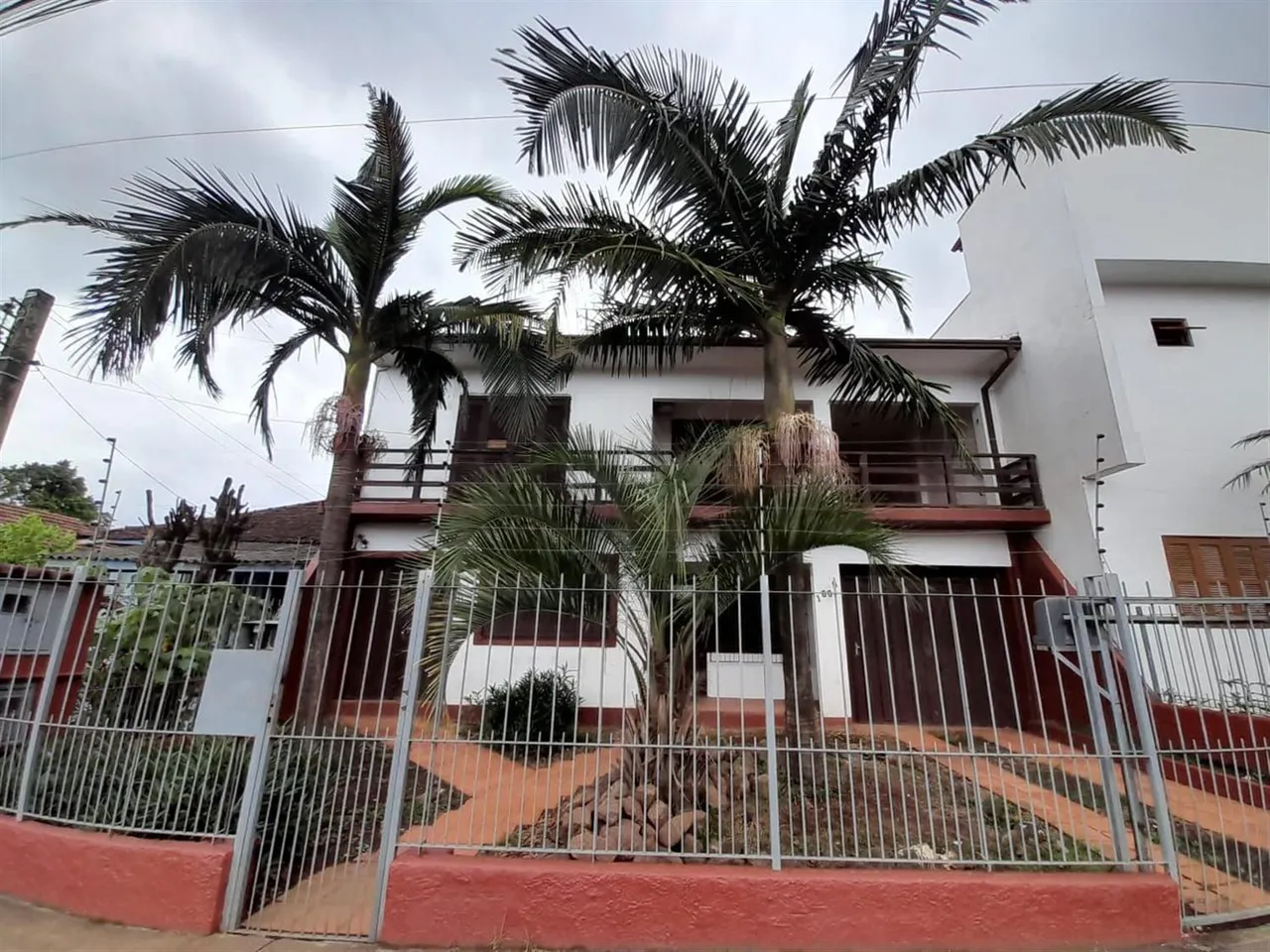 Casa com 4 dormitórios, foto 1