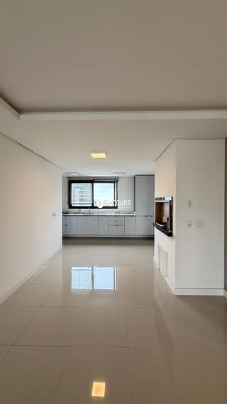 Corredor de um apartamento moderno em Lajeado.