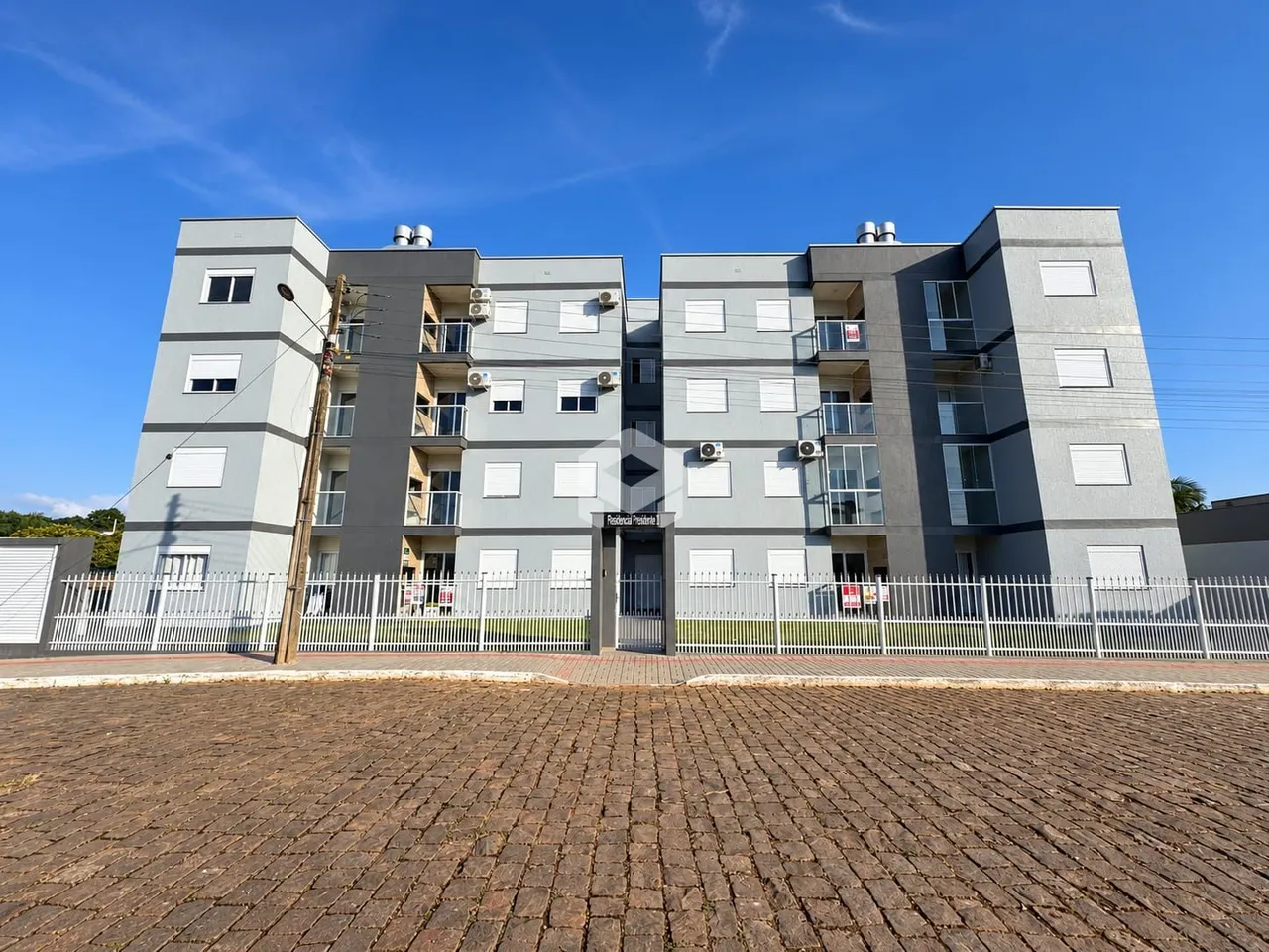 Fachada de um prédio residencial em Lajeado, Brasil.