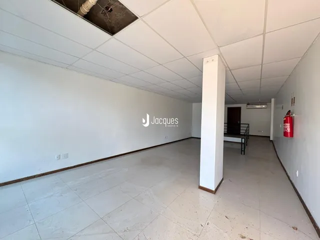 Hall de corredor interno de um imóvel em Lajeado.