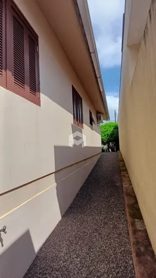 Fachada lateral de um imóvel em Lajeado, Brasil.