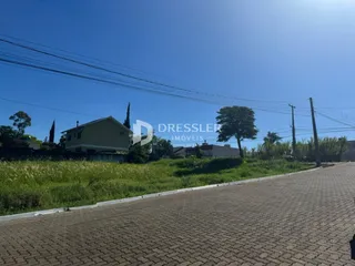 Fachada de uma residência em Lajeado com paisagem ao fundo.