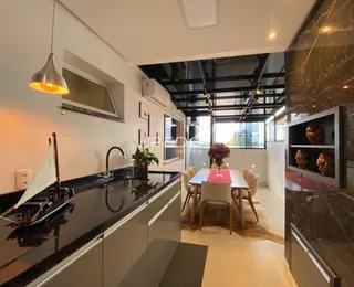 Vista da cozinha e sala de jantar de um imóvel em Lajeado, Brasil.