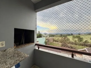 Vista da janela de um imóvel em Lajeado, Brasil, mostrando uma paisagem rural.