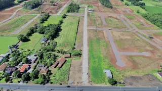 Vista aérea de um terreno rural com campos e estradas em Lajeado.