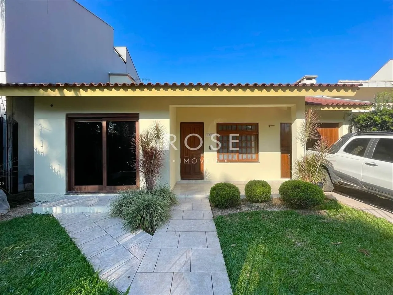 Casa com 4 dormitórios, foto 1