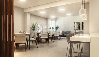 Foto da sala de estar de uma residência com paredes claras e piso claro.