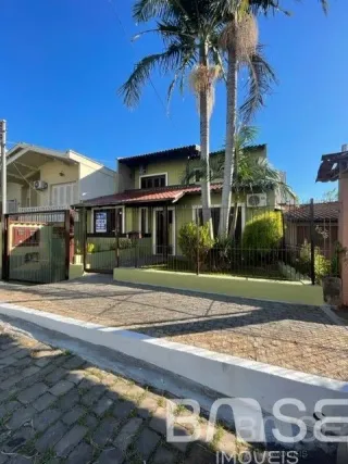 Casa com 4 dormitórios