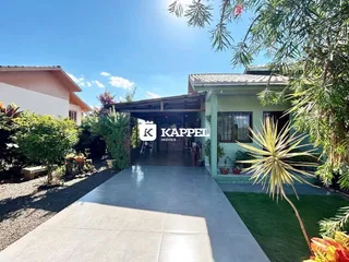 Vista externa da residência em Lajeado, Brasil, mostrando a fachada e a entrada coberta.