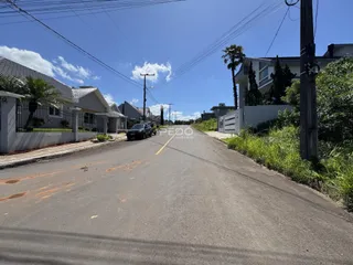 Vista da rua em Lajeado, Brasil, mostrando casas residenciais.