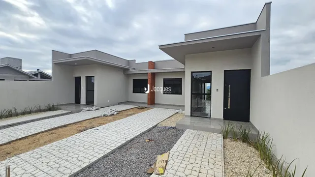 Casa geminada com 2 dormitórios