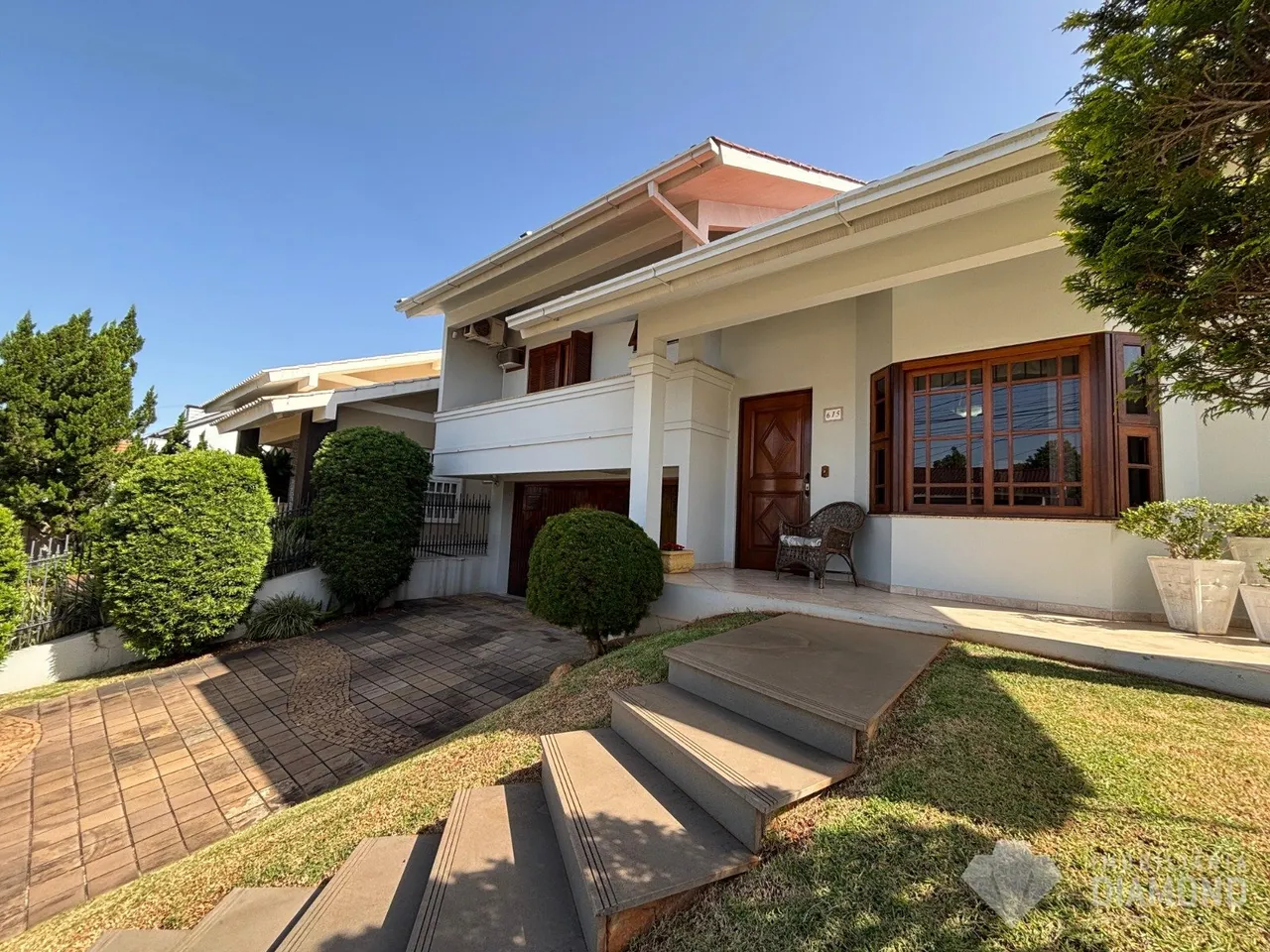 Casa com 4 dormitórios, foto 1