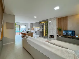 Sala de estar e cozinha de um imóvel em Lajeado, Brasil.