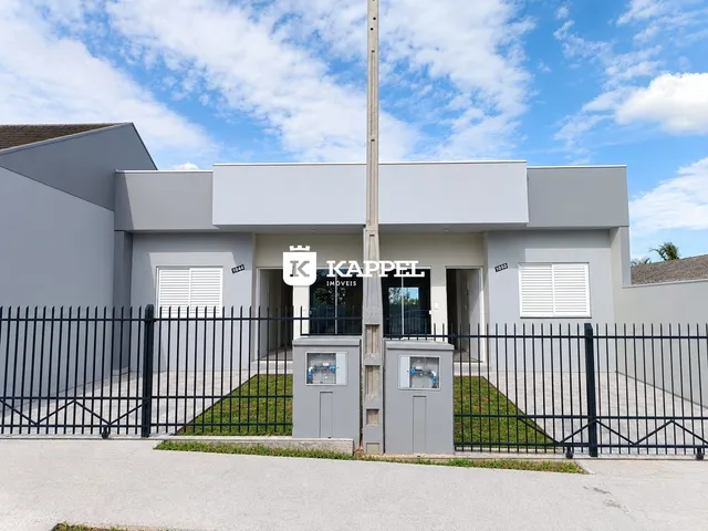 Casa geminada com 2 dormitórios