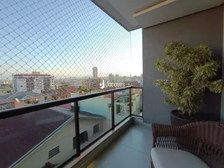 Vista da varanda com vista para o horizonte da cidade.