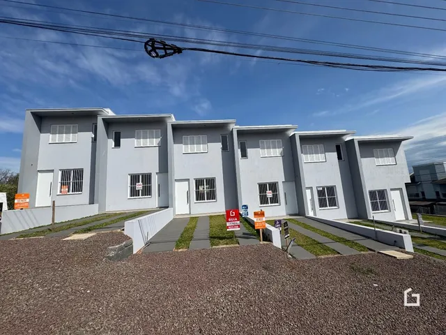 A fachada de um conjunto de casas em Lajeado, Brasil.