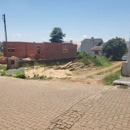 Vista externa de um terreno em Lajeado, Brasil, mostrando uma área de terra.