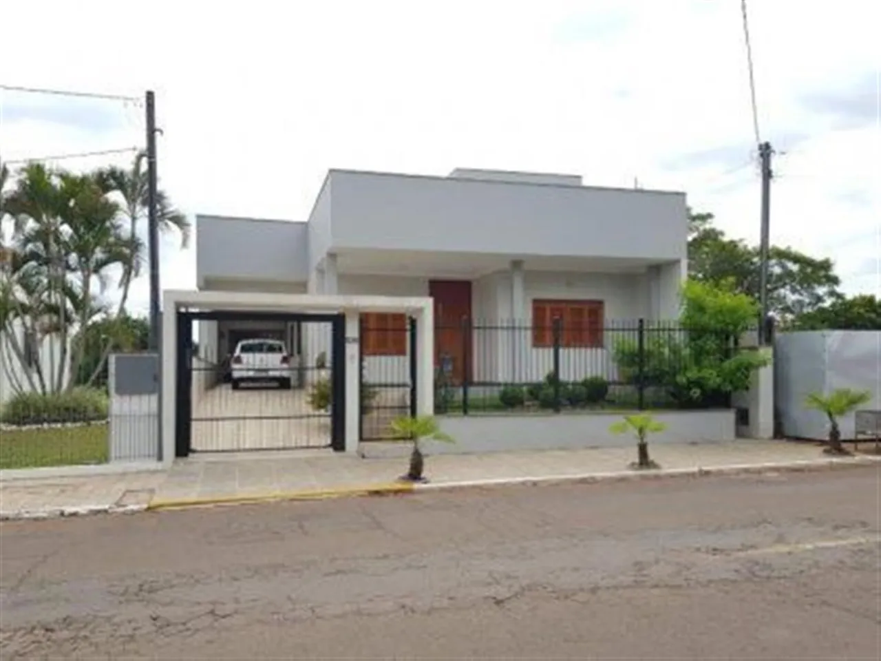 Casa com 4 dormitórios, foto 1