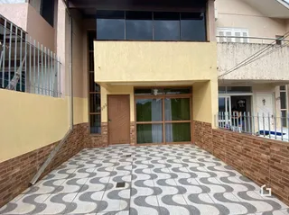 Fachada de um imóvel residencial em Lajeado, Brasil com piso de cerâmica.