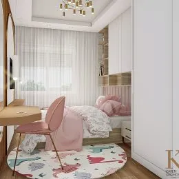 Foto de um quarto com cama e cortinas brancas em um imóvel.
