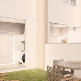 Vista interna de um espaço com paredes brancas e estantes embutidas.