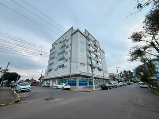 Fachada de um prédio residencial em Lajeado, Brasil, com vários andares e varandas.