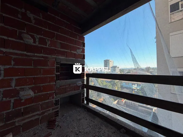 Parede de tijolos aparentes com vista panorâmica da cidade de Lajeado.
