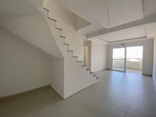 Esta é uma sala de estar com piso de cerâmica e escadaria em um apartamento em Lajeado.