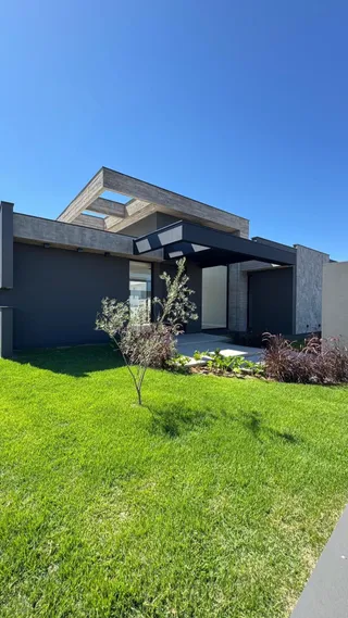 Casa com 4 dormitórios, foto 1