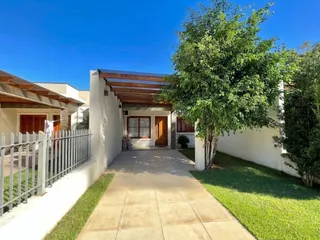 Casa geminada com 2 dormitórios, foto 1