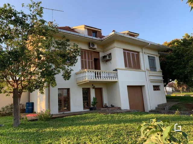 Fachada de uma casa em Lajeado, Brasil, com jardim.