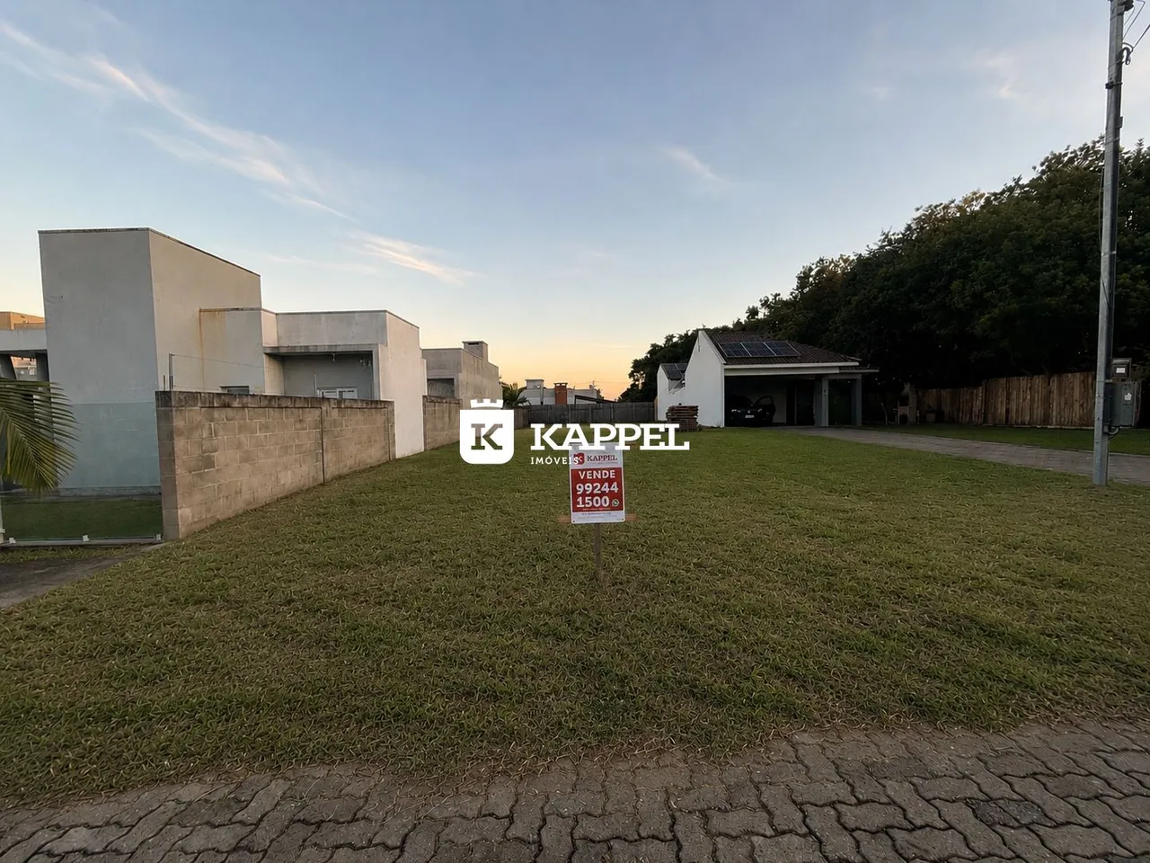 Vista externa de uma propriedade com um grande gramado em Lajeado, Brasil.