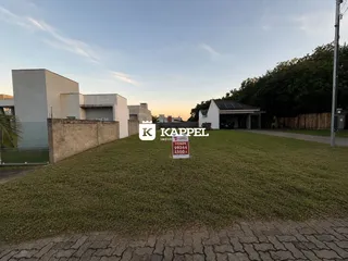 Vista externa de uma propriedade com um grande gramado em Lajeado, Brasil.