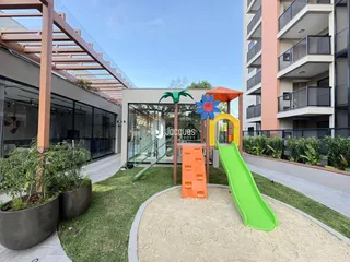 Foto de um jardim com playground e área externa em Lajeado, Brasil.