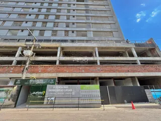 Fachada de um prédio em construção em Lajeado, Brasil.