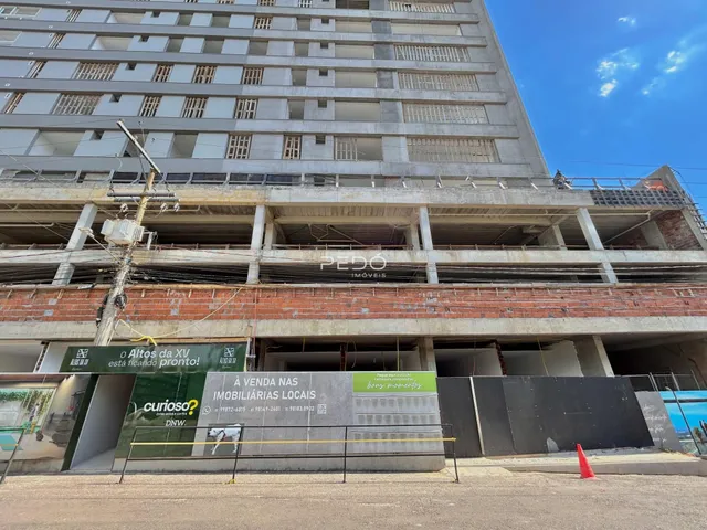 Fachada de um prédio em construção em Lajeado, Brasil.