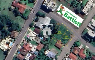 Vista aérea de um lote residencial em Lajeado, mostrando suas dimensões e limites.